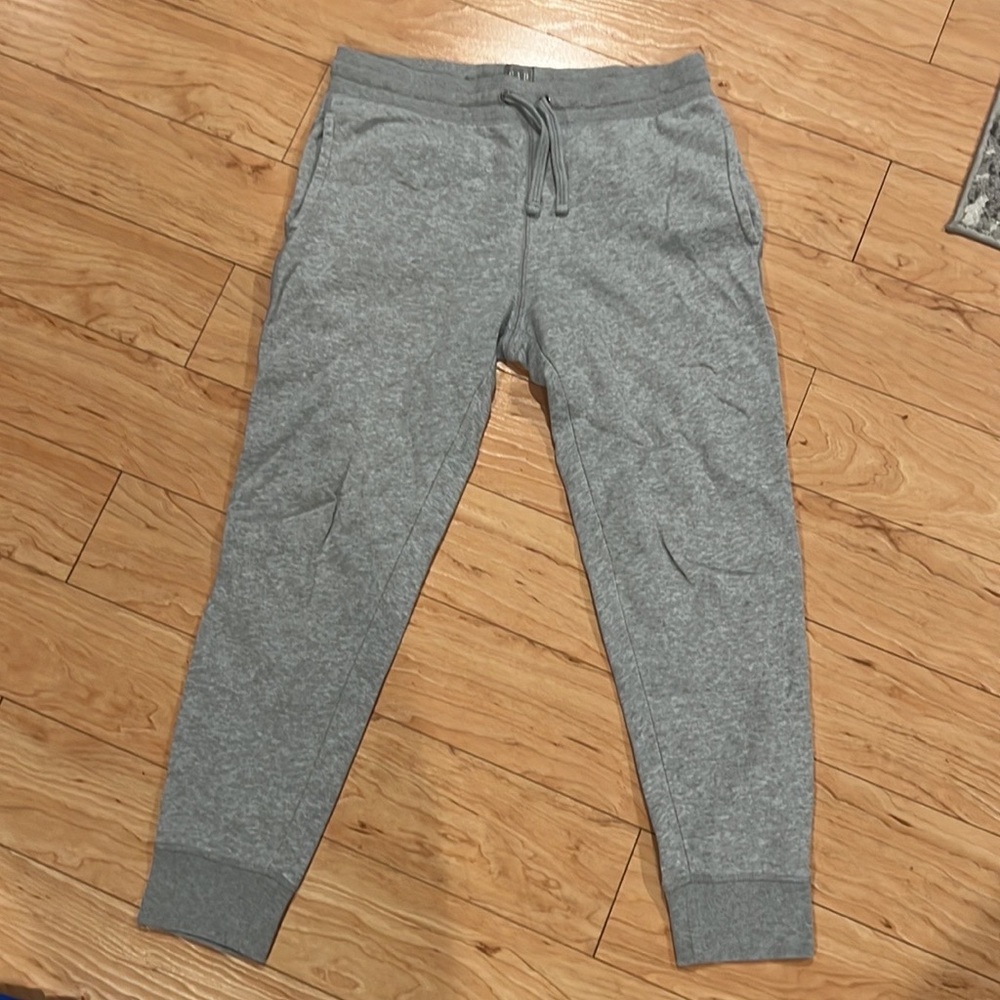 Gap sweats